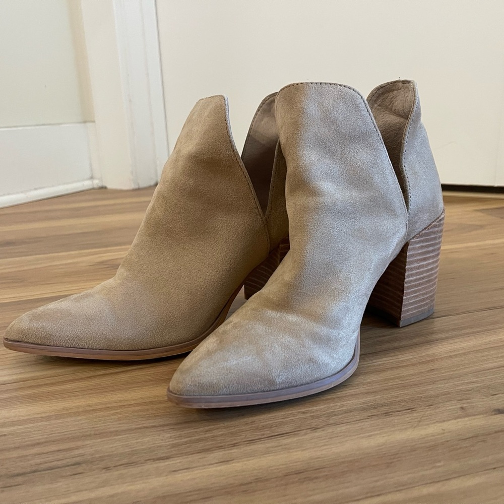 Steve Madden Tan Ankle Booties with Chunky Heel